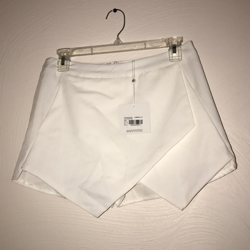 NWT Missguided Verity White Skort